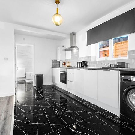 Modern Apartment - Cradley Heath - Top Rated - Netflix - Wifi - 1Mh スメスウィック エクステリア 写真