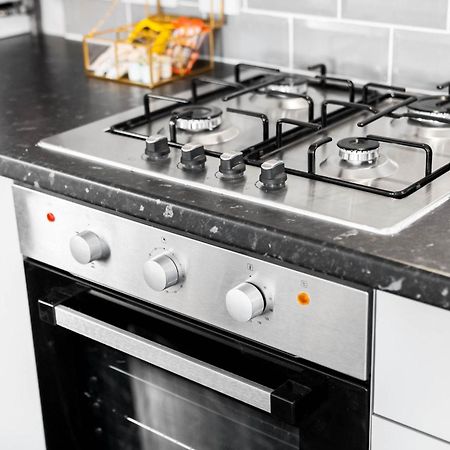Modern Apartment - Cradley Heath - Top Rated - Netflix - Wifi - 1Mh スメスウィック エクステリア 写真