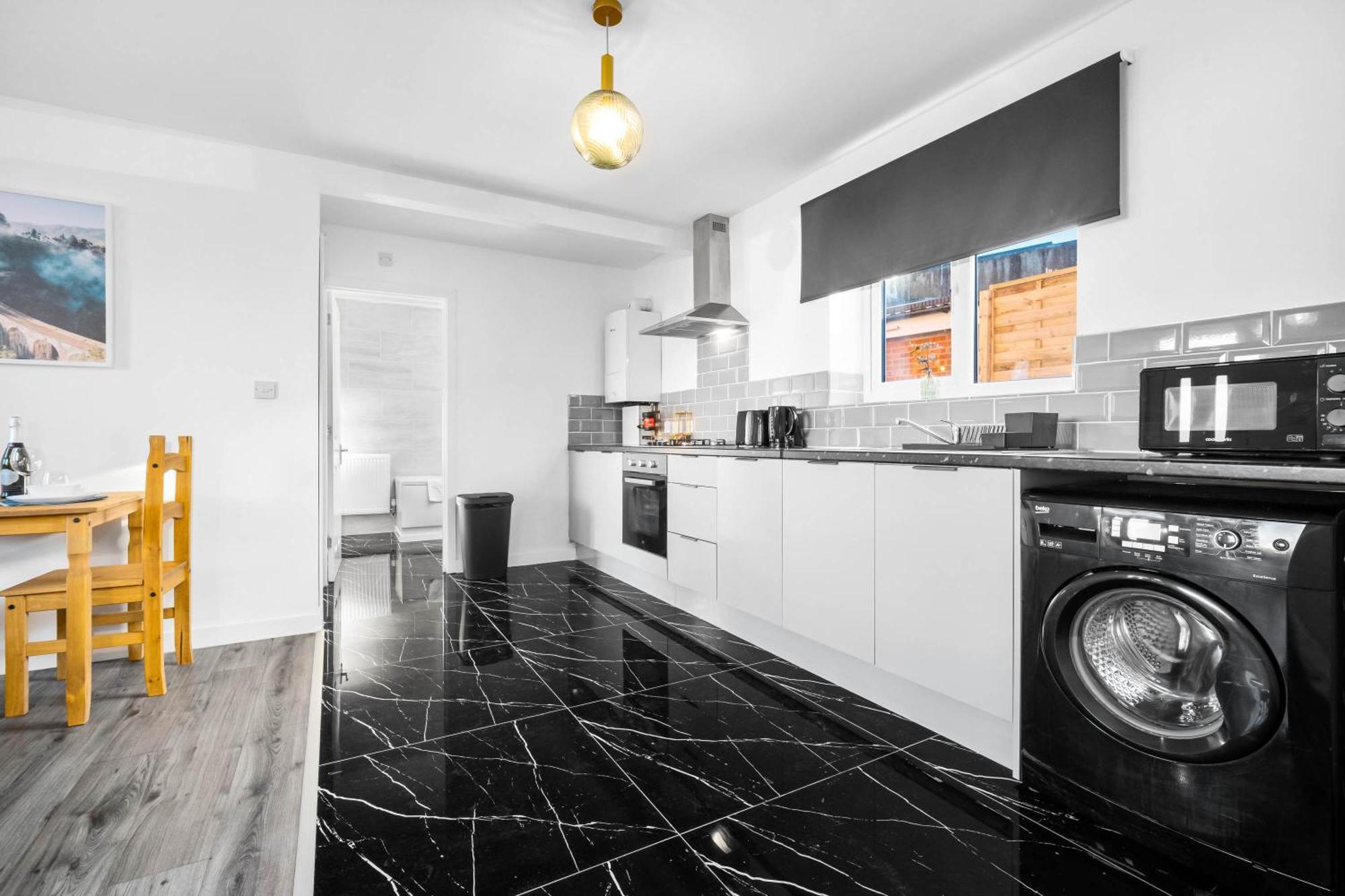 Modern Apartment - Cradley Heath - Top Rated - Netflix - Wifi - 1Mh スメスウィック エクステリア 写真