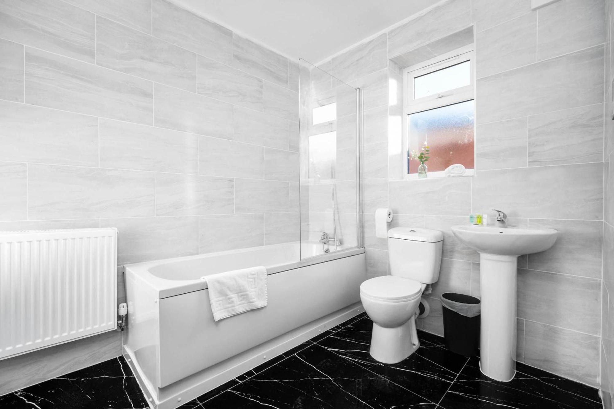 Modern Apartment - Cradley Heath - Top Rated - Netflix - Wifi - 1Mh スメスウィック エクステリア 写真